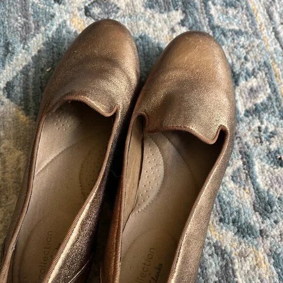 Clarks *Gold Metallic* Sara Poppy Loafer | size 6.5 | Ortholite Insole | EUC - Picture 4 of 12